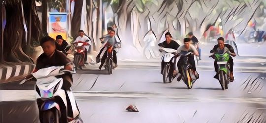 Para Remaja Ini Balap Liar saat Ngabuburit, Endingnya Bikin Ngakak!