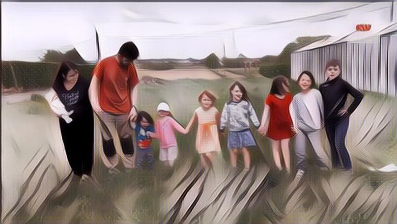 Wow, Pasangan Ini Beri 11 Anaknya dengan Penggunaan 4 Alfabet yang Sama