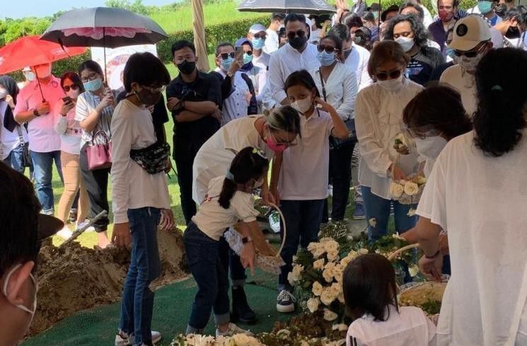 Tabur Bunga Sebagai Ucapan Selamat Jalan