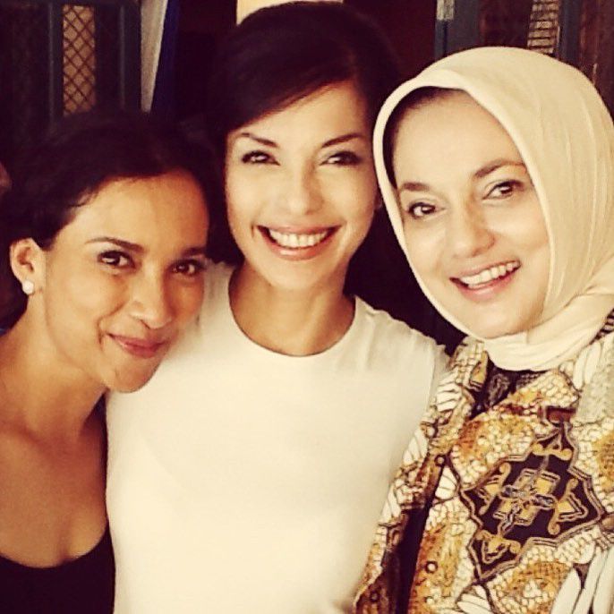 6. Kakak beradik Shanaz Haque, Marrisa Haque, dan Soraya Haque mewarisi darah India dari sang kakek. Sedangkan nenek mereka blateran Belanda Prancis.