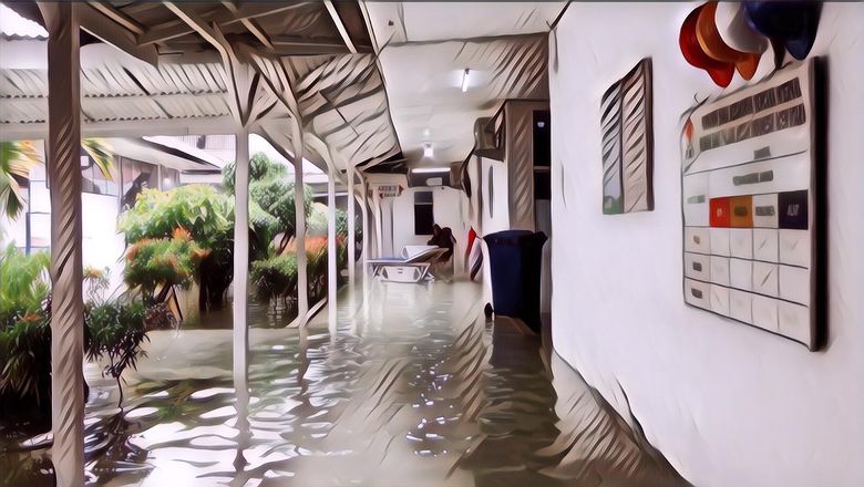 Heboh Seorang Dokter di Aceh Tamian Menangis Saat Lihat RS Terendam Lumpur