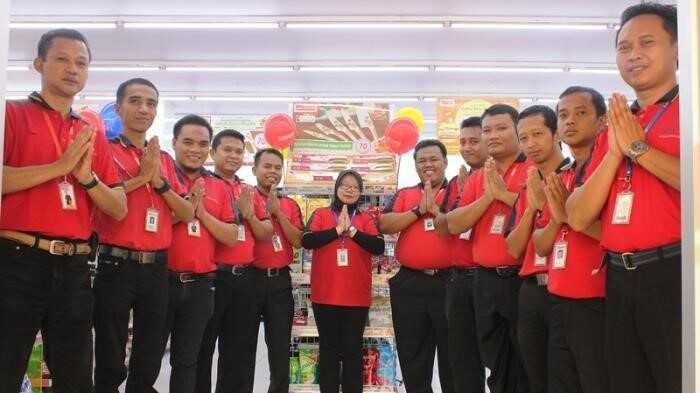 # Perbandingan Gaji Pegawai Alfamart dan Indomaret