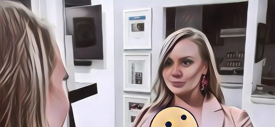 Penasaran dengan "Perhatian Cowok", Cewek Ini Bikin Eksperimen Jalan-jalan dengan Kancing Dada Terbuka ... Buat Apa?