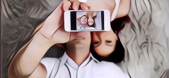 Butuh Pengakuan Dari Orang, 5 Zodiak Ini Terkenal Suka Pamer Kemesraan Bareng Pasangan Di Media Sosial