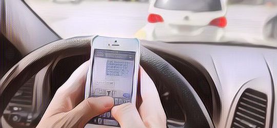 Hati-Hati! Ternyata Main Ponsel Saat Berkendara Lebih Berbahaya dari Berkendara dalam Keadaan Mabuk