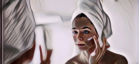 Sudah Tahu Istilah 'Moisture Sandwich'? Ternyata Ini Manfaatnya untuk Kulit