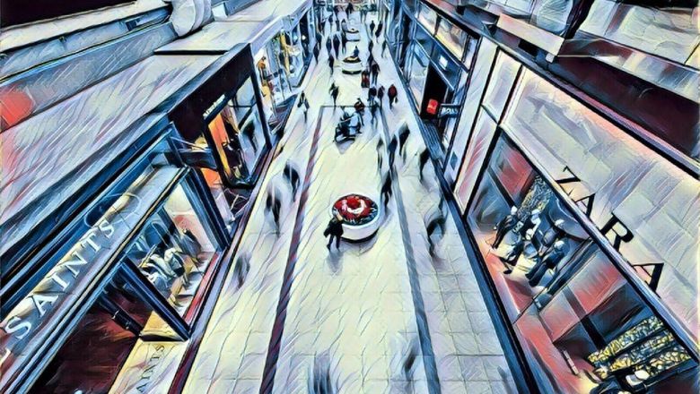 Pangeran Asal Johor Traktir Semua Belanjaan Pengunjung AEON Mal di Malaysia