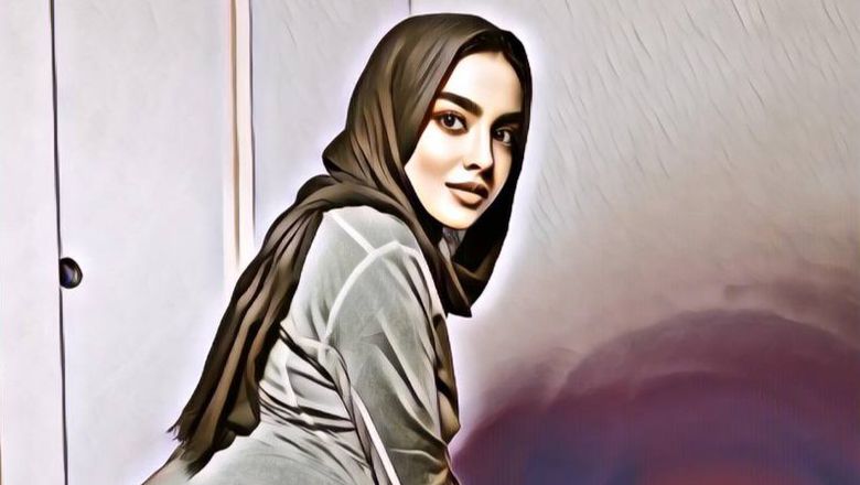 Bener-Bener Aneh! Wanita Ini Mengaku Nabi Tapi Malah Pakai Kostum Alien