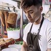 Warung Nasi Ayam Kebanjiran Pembeli karena Cowok Ganteng Ini ... Siapa Dia?