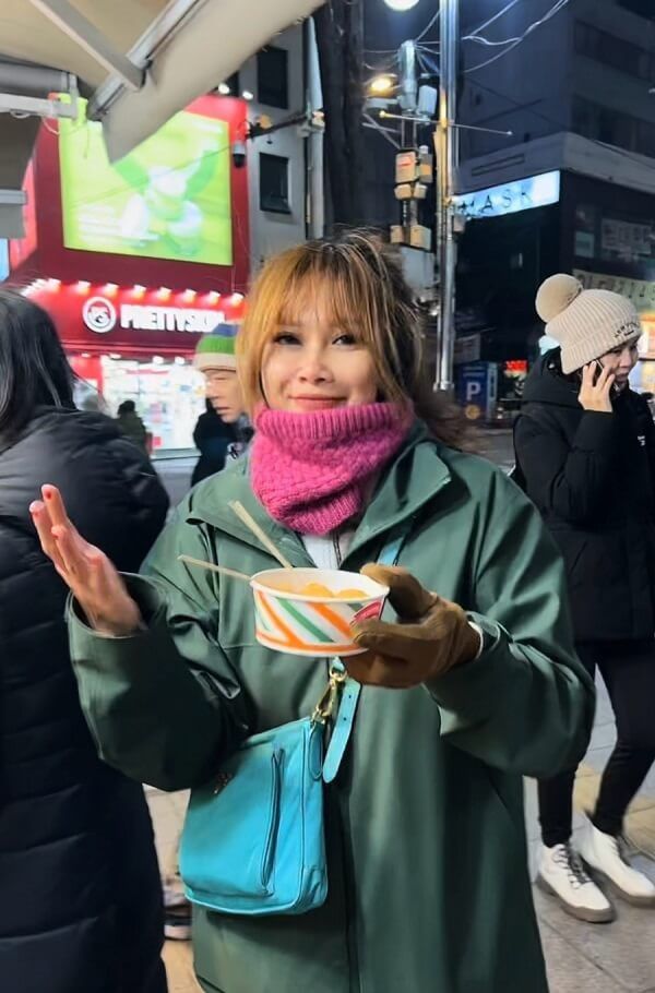 Menikmati Suasana Malam di Myeongdong Night Market