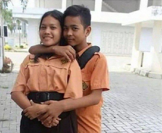 6. Tebak usianya berapa