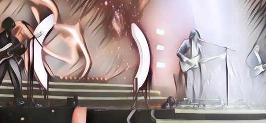 Panggung Mewah Band Iconic Tourist di Perayaan 25 Tahun IDC Indonesia