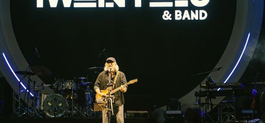 Iwan Fals, RAN, hingga Rossa Satukan Energi Surabaya di Ultraverse Festival 2026, Persembahan Layanan XL Ultra 5G+