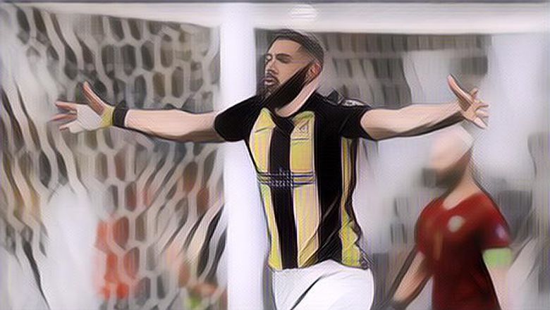 Karim Benzema Selalu Pakai Perban di Tangan Saat Bertanding, Tau Gak Alasannya?