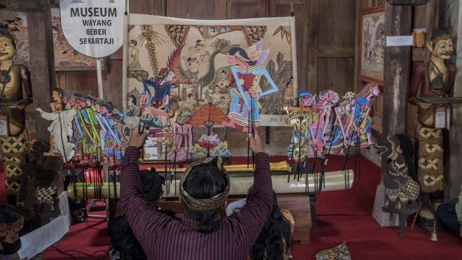 1. Pertunjukkan Wayang Kulit