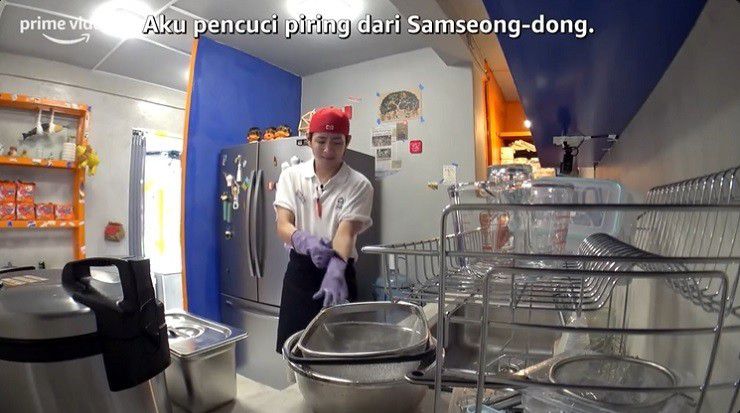 2. Bertugas Cuci Piring