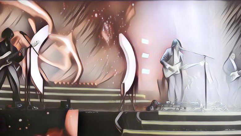 Panggung Mewah Band Iconic Tourist di Perayaan 25 Tahun IDC Indonesia