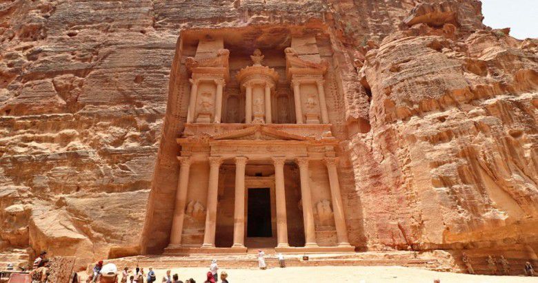4. Petra, Yordania