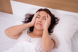 2. Mengalami sakit kepala yang hebat