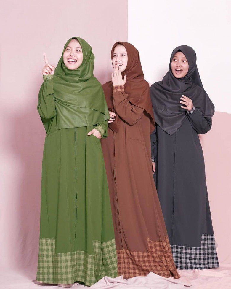4. Gamis Zippy Castle