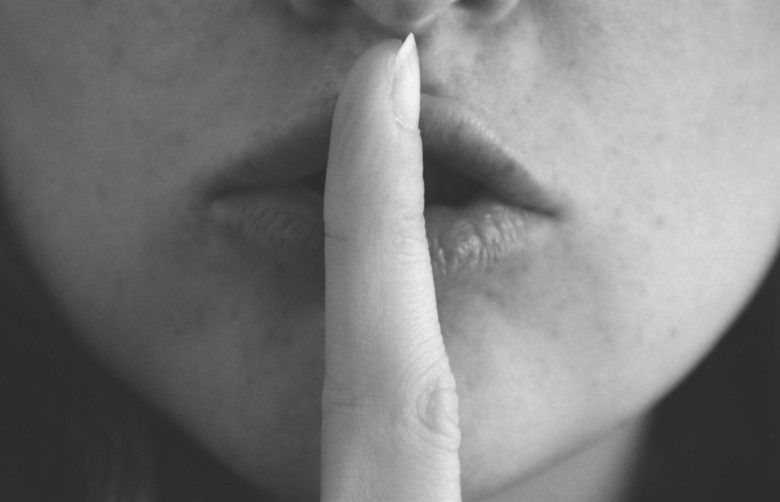 4. Muncul suara-suara misterius