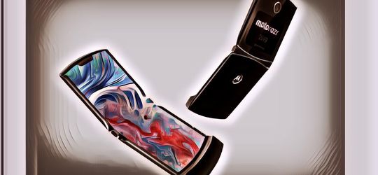 Gambar Smartphone Layar Lipat Motorola RAZR Bocor di Dunia Maya
