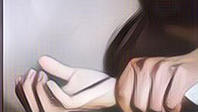 Parah! Seorang Suami Memaksa Istrinya untuk Tidur dengan Dua Temannya di Ranjang