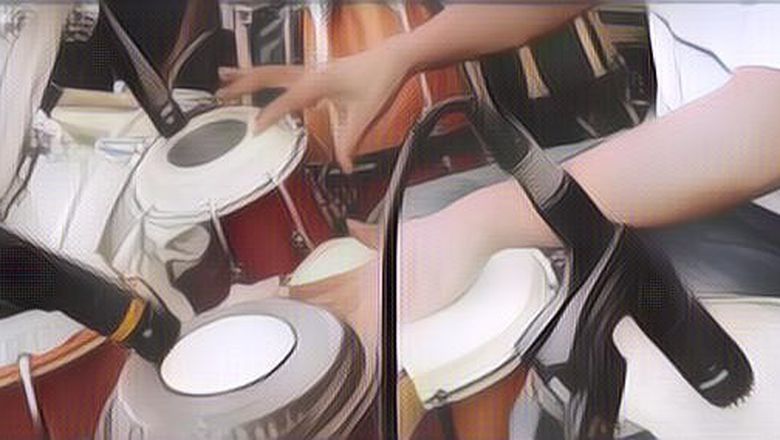 Lagi Asik Joget di Atas Panggung Kondangan, Wanita Ini Auto Panik Saat Ibunya Datang