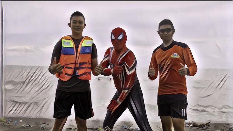 Spiderman Indonesia Beralih Provesi Jadi Pemulung, Apakah Dia Bangkrut?