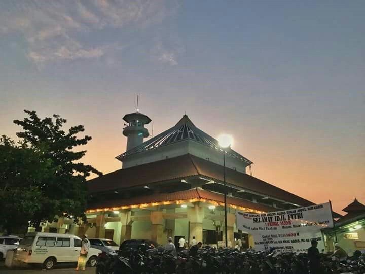 1. Masjid Sunan Ampel, Surabaya