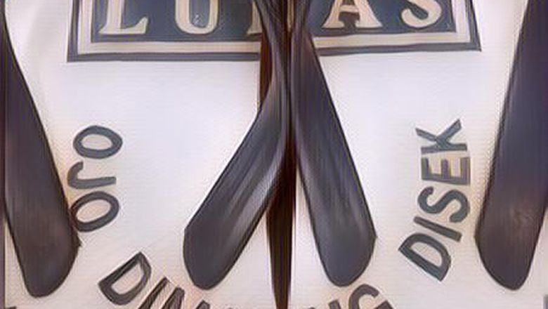 Tulisan di Sandal Jepit Ini Malah Bikin Maling Sandal Jadi Ketawa