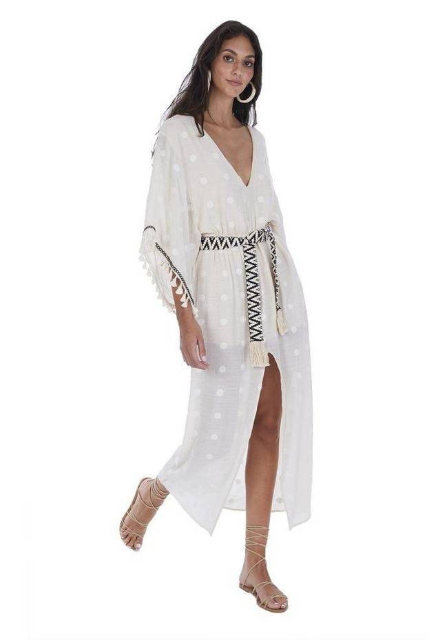 3. Pilih Kaftan dengan Aksen Obi