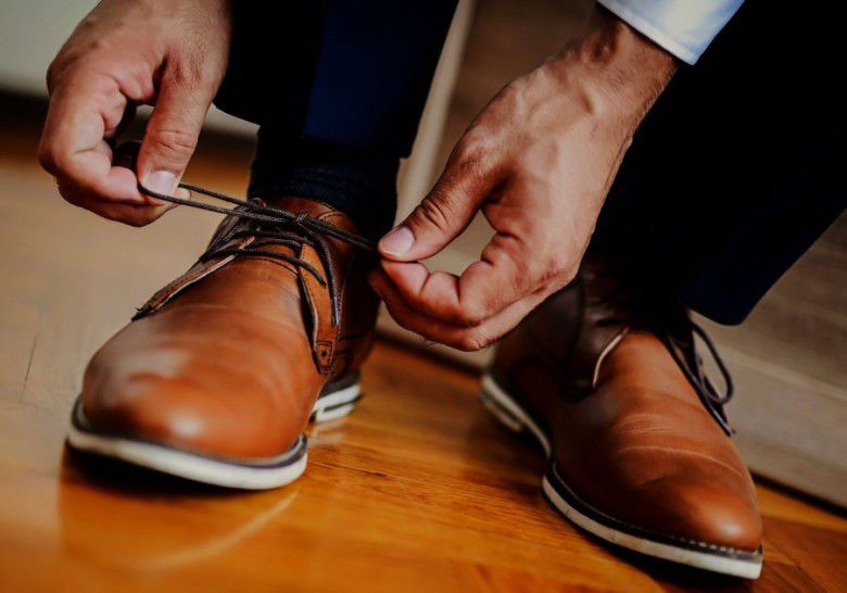 2. Sepatu formal