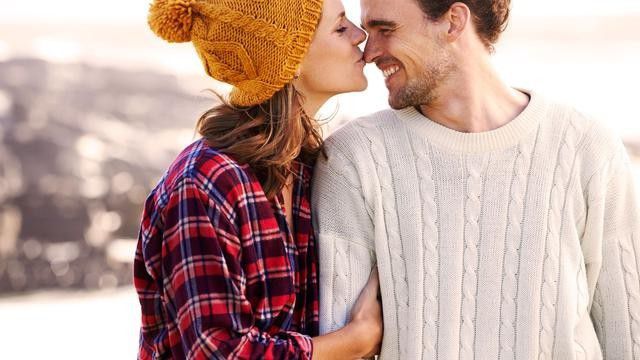 6. Kecup pipi atau dahi