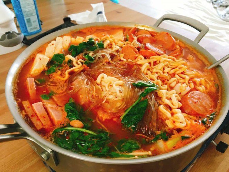 5. Budae Jjigae, Korea Selatan
