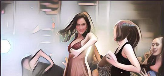 Atiqah Hasiholan Menerima Tawaran Menjadi Penyanyi Dangdut