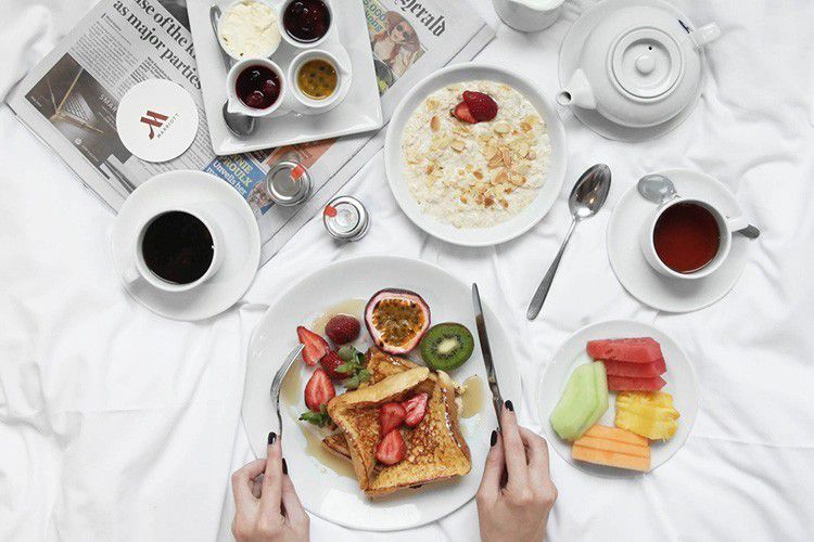 3. Makan dengan Sangat Tertata Artinya Seorang yang Rapi