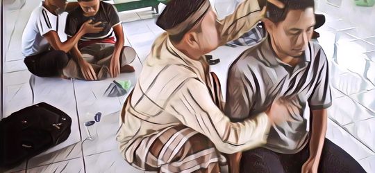 Nggak Cuma Pakai Ayat Ruqyah, Ustaz Ini Pakai Properti Unik dan Videonya Viral