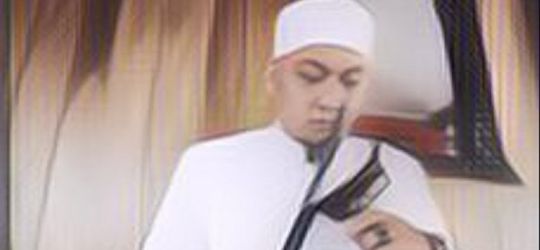 Duel Sengit Kang Ujang Bustomi dengan 69 Dukun Santet Di Tengah Laut, Siapa yang Menang?