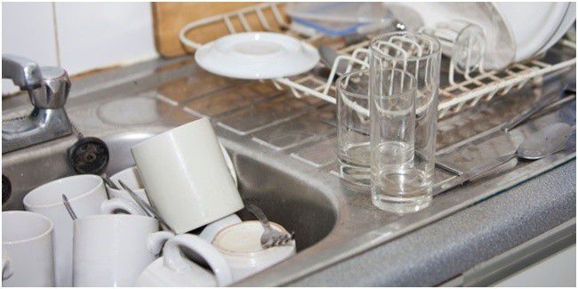 1. Tempat cuci piring yang jauh