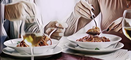 Perkara Takut Dikenakan Denda, Wanita Ini Buang Sisa Makanannya ke Piring Orang Lain