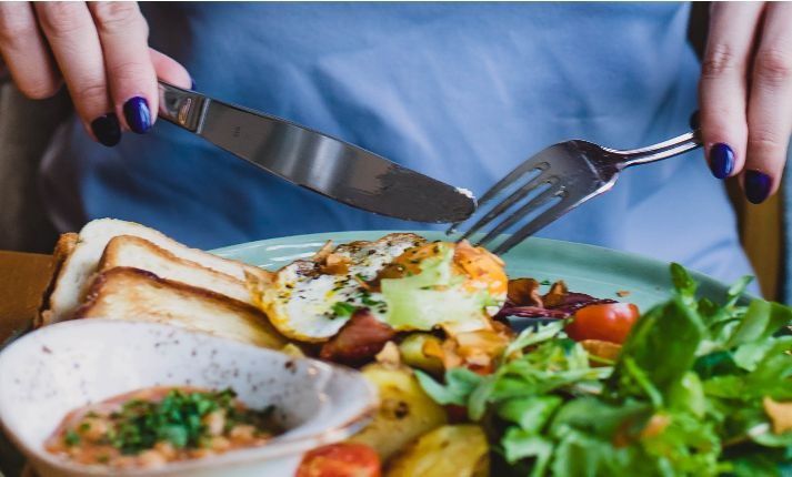 4. Melewatkan Sarapan