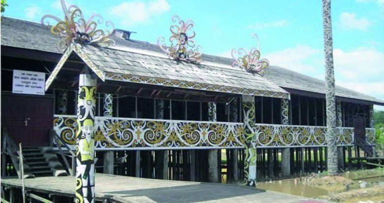4. Rumah Suku Dayak