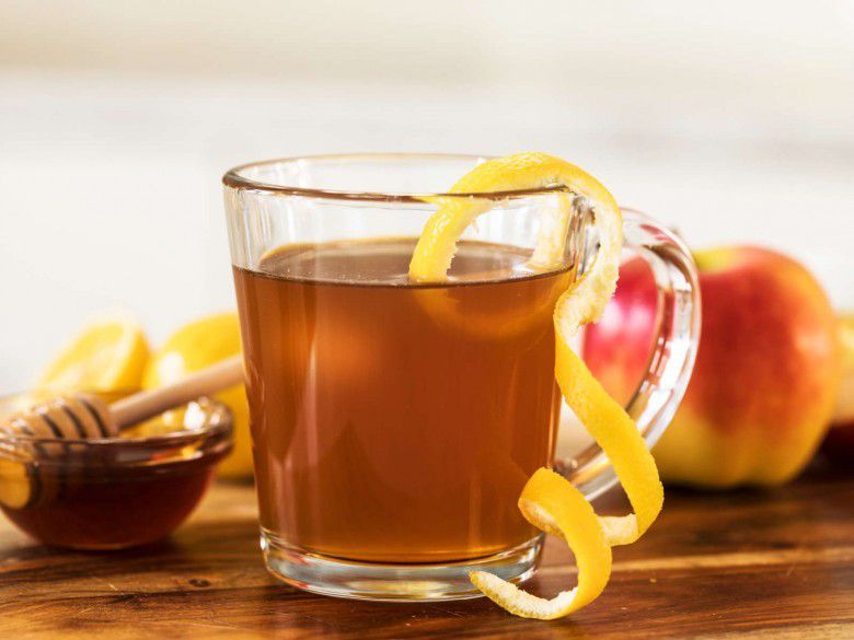 2. Minum teh herbal dan madu