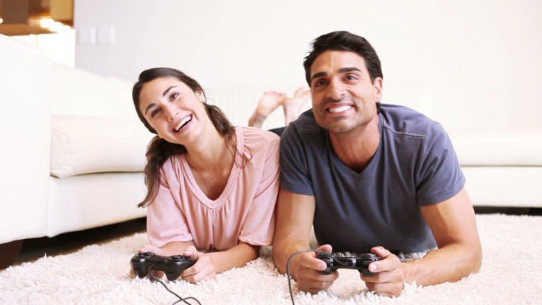 1. Habiskan waktu minimal enam jam dalam seminggu bersama pasangan