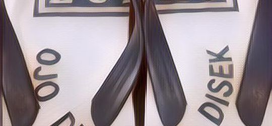 Tulisan di Sandal Jepit Ini Malah Bikin Maling Sandal Jadi Ketawa