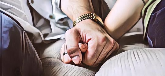 Manfaat Berpegangan Tangan Buat Tubuh Kita, Emang Ada Ya?