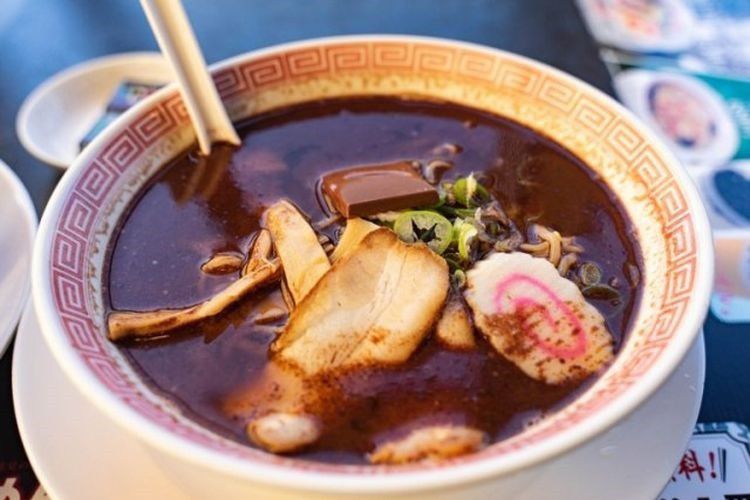 4. Ramen Cokelat (Jepang)
