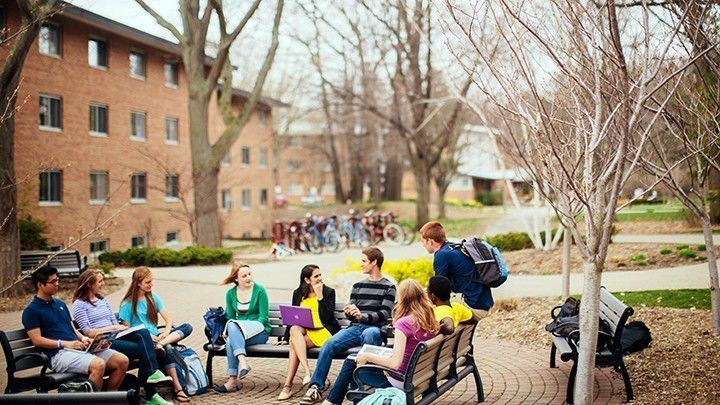 4. Pas lagi nongkrong bareng