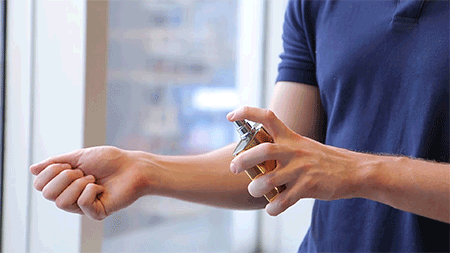 #5 Tampil sempurna pakai parfum